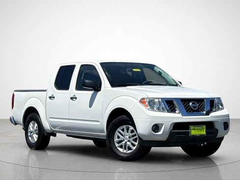 Used 2019 Nissan Frontier SV RWD image 2