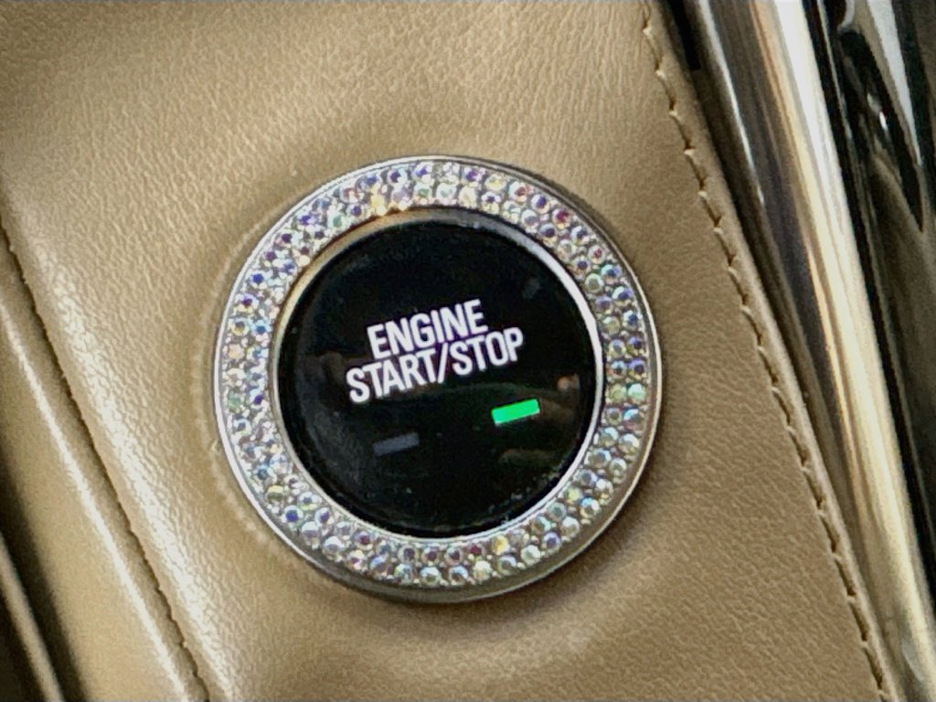 Used 2019 Cadillac Escalade ESV Platinum RWD image 18