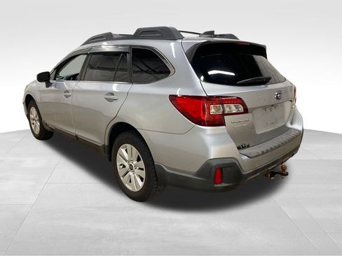 Used 2018 Subaru Outback 2.5i Premium AWD/4WD image 2