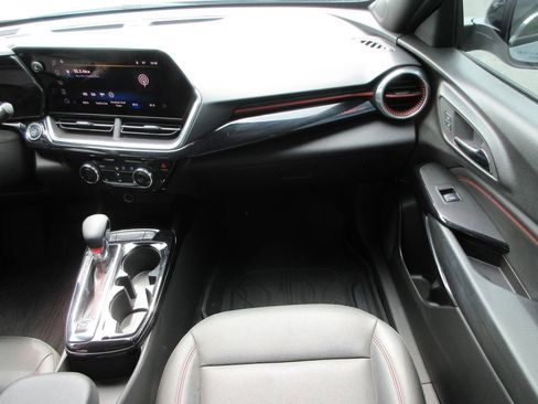 Certified 2025 Chevrolet Trax RS w/ Driver Confidence Package FWD image 17