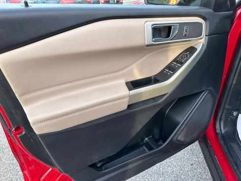 Used 2015 Ford Transit Connect XLT image 9