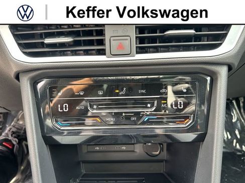New 2026 Volkswagen Taos SE FWD image 21