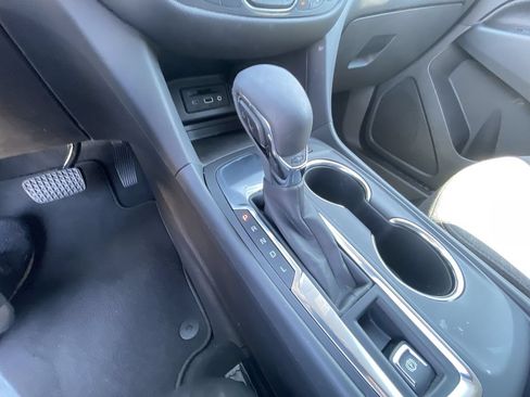 Used 2024 Chevrolet Equinox LT FWD image 16