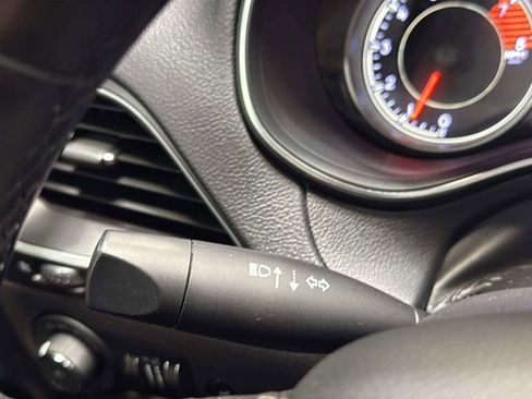 Used 2019 Jeep Cherokee Trailhawk AWD/4WD image 33