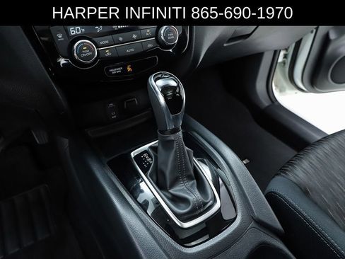 Used 2017 Nissan Rogue SV AWD/4WD image 25