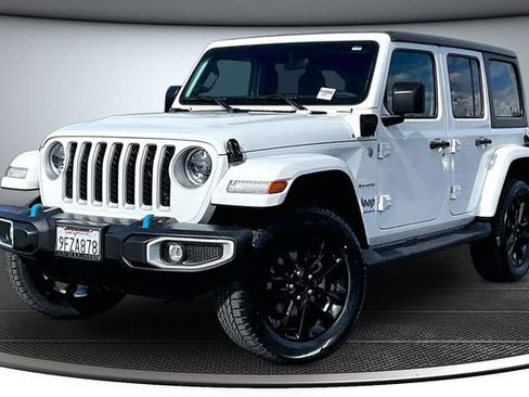 Used 2023 Jeep Wrangler Unlimited Sahara image 3
