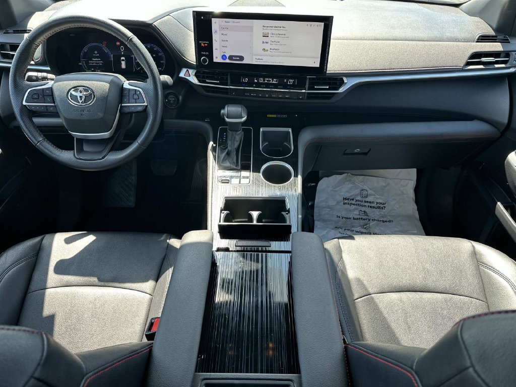 Used 2025 Toyota Sienna XSE FWD image 14