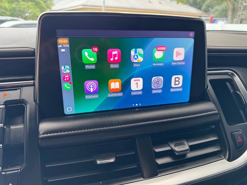 Used 2021 GMC Yukon SLT w/ SLT Premium Package image 19