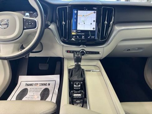 Used 2019 Volvo XC60 T6 Momentum w/ Advanced Package AWD/4WD image 11