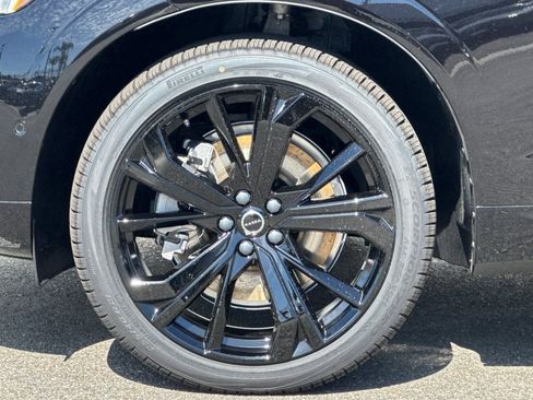 New 2026 Volvo XC60 T8 Ultra w/ Climate Package AWD/4WD image 32
