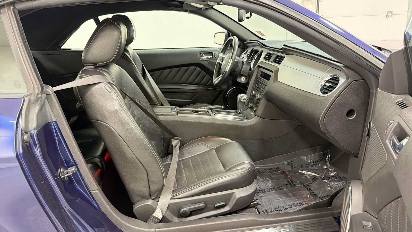 Used 2010 Ford Mustang Convertible RWD image 28