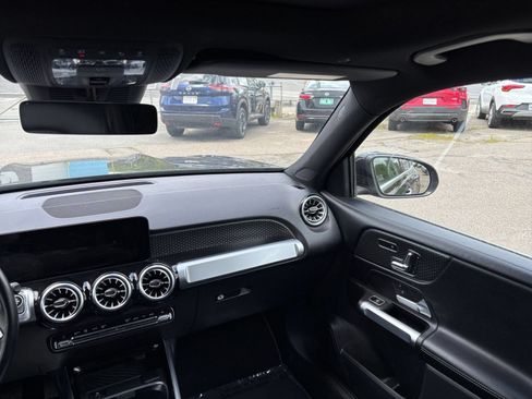 Used 2025 Mercedes-Benz GLB 250 4MATIC image 40