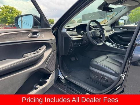 Used 2023 Jeep Grand Cherokee Limited w/ Luxury Tech Group II AWD/4WD image 15