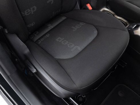 Used 2016 Jeep Renegade Latitude FWD image 25