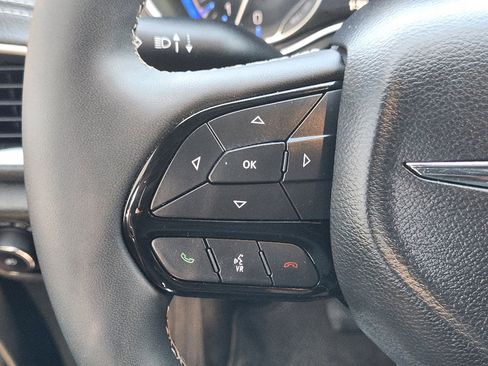 Used 2023 Chrysler Pacifica Limited w/ Uconnect Theater Family Group image 29