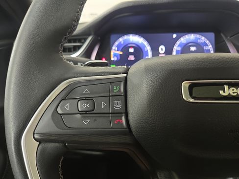 Used 2025 Jeep Grand Cherokee L Altitude AWD/4WD image 17