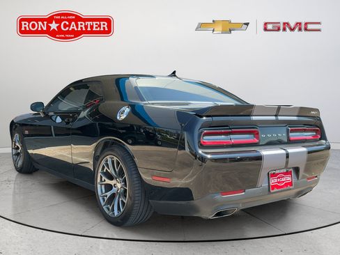 Used 2015 Dodge Challenger SRT w/ Technology Group RWD image 4