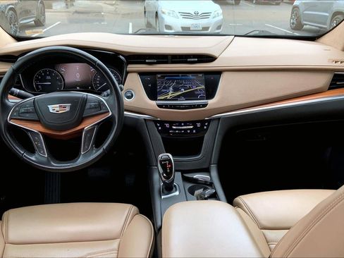 Used 2018 Cadillac XT5 Platinum w/ Driver Assist Package AWD/4WD image 16