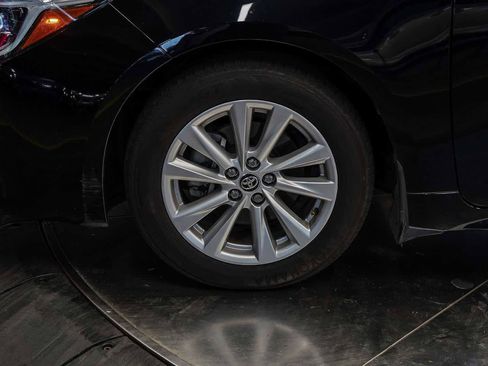 Used 2025 Toyota Corolla SE w/ SE Package FWD image 9