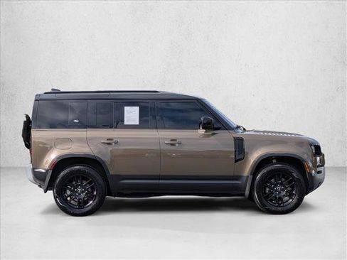 Used 2022 Land Rover Defender 110 S AWD/4WD image 4