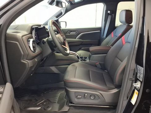 Used 2026 Chevrolet Colorado Z71 w/ Technology Package AWD/4WD image 12