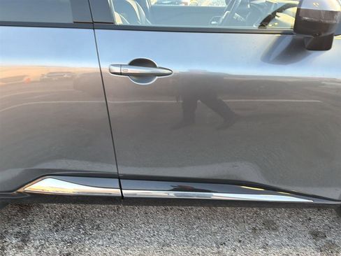 Used 2024 Nissan Rogue Platinum image 50