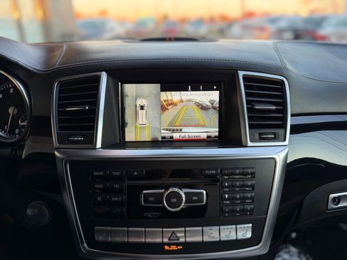 Used 2015 Mercedes-Benz GL 550 4MATIC image 23
