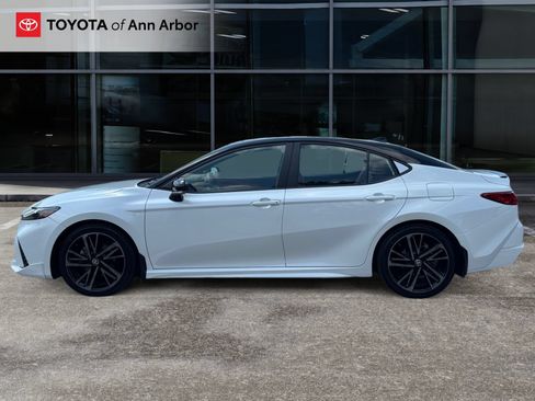 Used 2025 Toyota Camry XSE FWD image 10