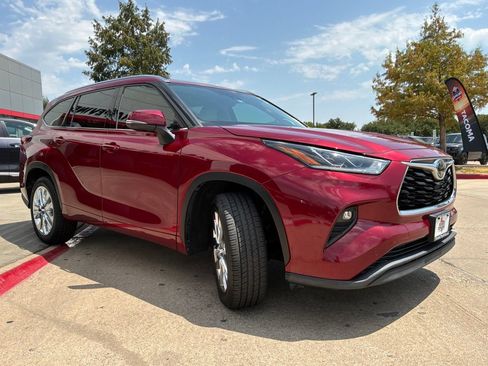 Used 2020 Toyota Highlander Limited FWD image 4