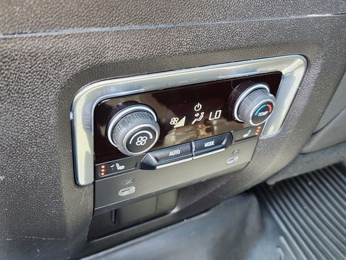 Used 2022 Chevrolet Tahoe Premier AWD/4WD image 11