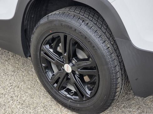 Used 2018 GMC Terrain SLE FWD image 8