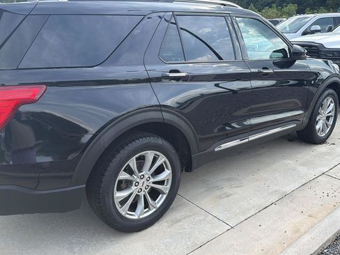 Used 2023 Ford Explorer Limited AWD/4WD image 3