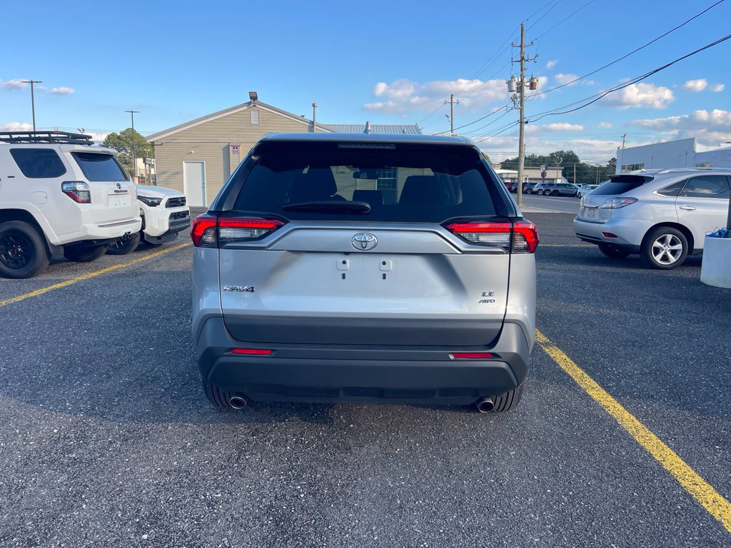 Used 2025 Toyota RAV4 LE AWD/4WD image 4