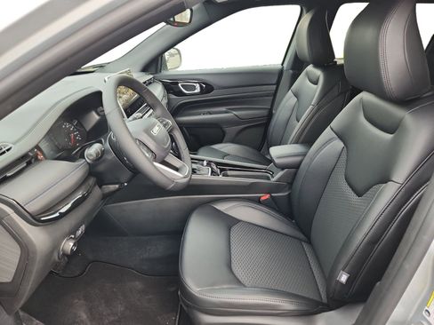 New 2026 Jeep Compass Latitude image 9