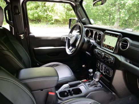 Used 2022 Jeep Wrangler Unlimited Sahara w/ Cold Weather Group AWD/4WD image 44