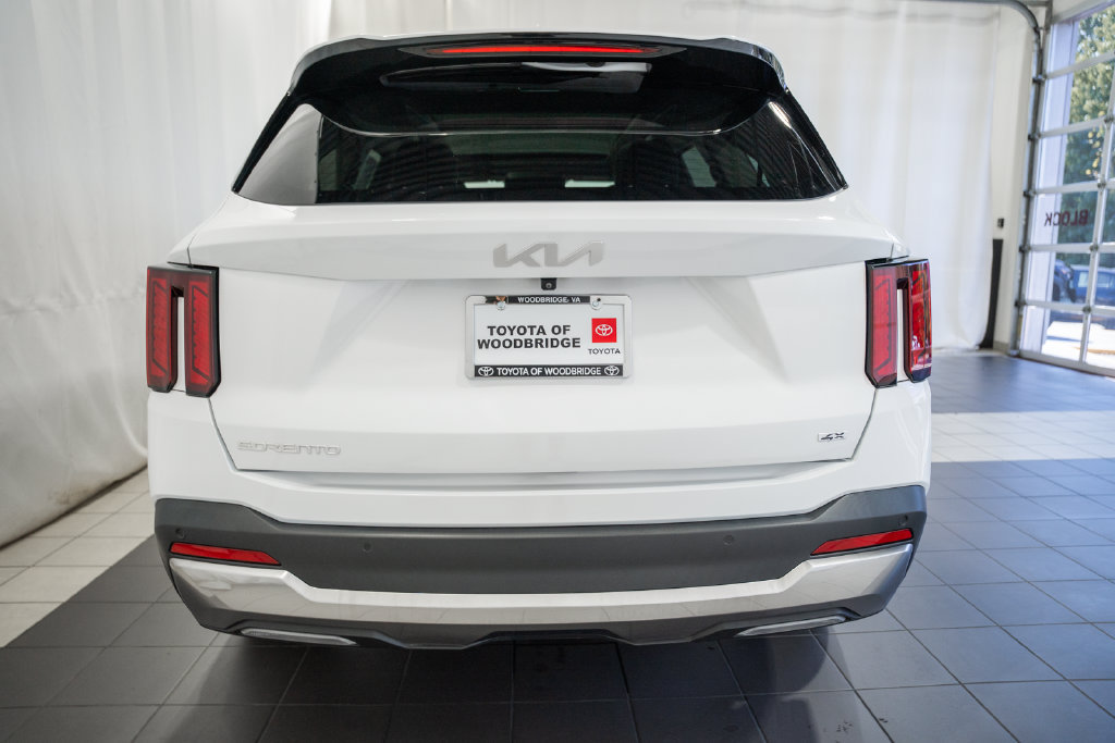 Used 2024 Kia Sorento S w/ Panoramic Sunroof Package AWD/4WD image 5