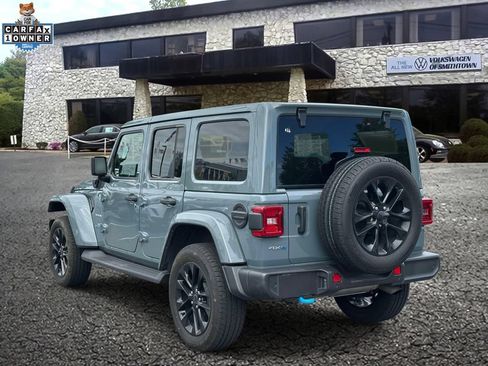 Used 2024 Jeep Wrangler Unlimited Sahara w/ Technology Group AWD/4WD image 5