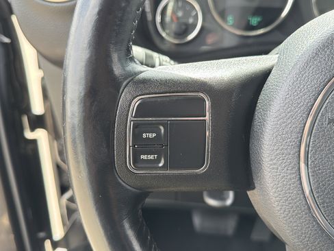 Used 2018 Jeep Wrangler Unlimited Sahara AWD/4WD image 16