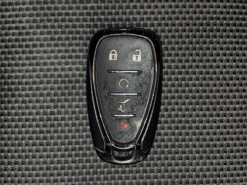 Used 2023 Chevrolet Traverse LT image 32