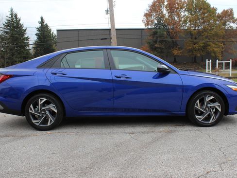 Used 2025 Hyundai Elantra SEL image 6