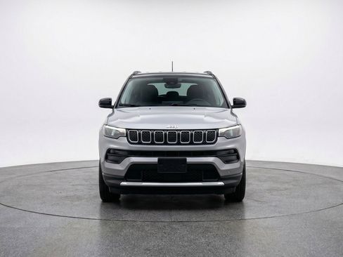 Used 2025 Jeep Compass Limited AWD/4WD image 2