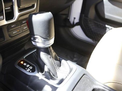Used 2018 Jeep Wrangler Unlimited Sahara AWD/4WD image 21