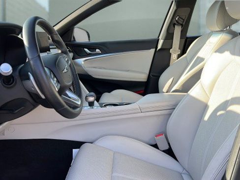 Used 2025 Genesis G70 2.5T image 17