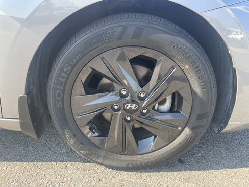 Used 2022 Hyundai Elantra SEL image 31