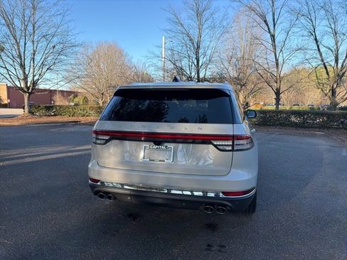 Used 2025 Lincoln Aviator Reserve w/ Equipment Group 201A image 8