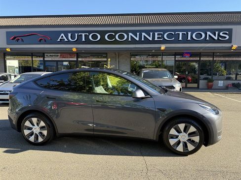 Used 2021 Tesla Model Y Long Range AWD/4WD image 2