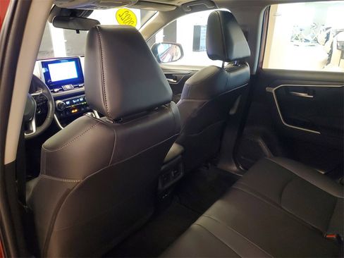 Used 2023 Toyota RAV4 XLE Premium image 14