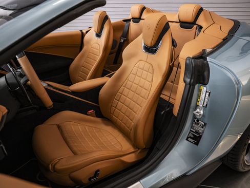 Used 2025 Ferrari Roma Spider RWD image 28