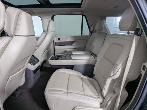 Used 2018 Lincoln Navigator Reserve w/ Technology Package AWD/4WD image 18