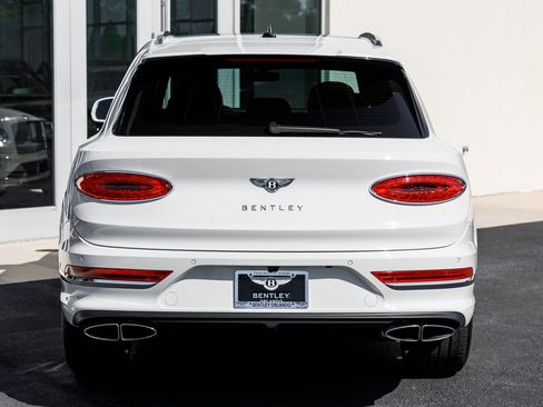 Certified 2023 Bentley Bentayga AWD/4WD image 17